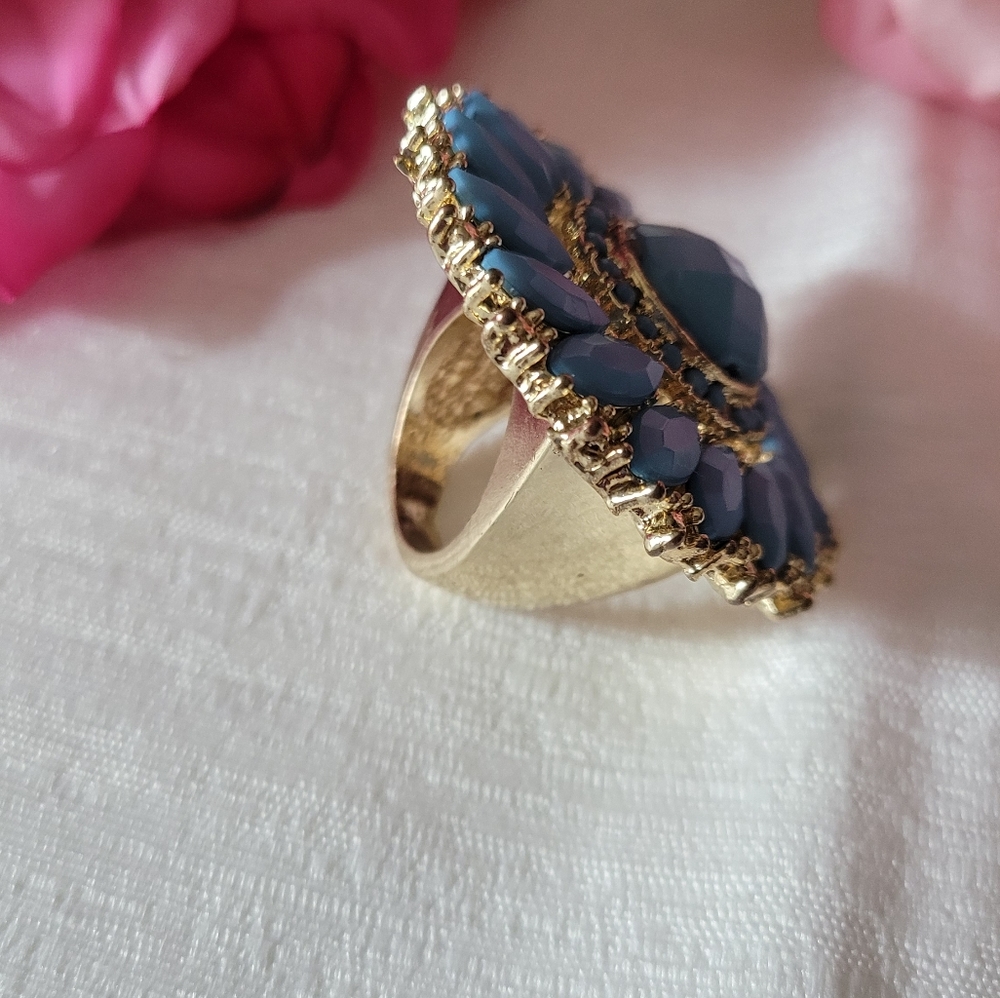 Beautiful blue ring - Picture 2 of 2